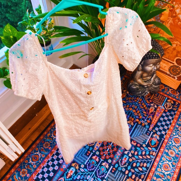 Blush Dresses & Skirts - Blush Boutique White Crochet Lasercut Peasant Sleeved Fitted Dress 🍄